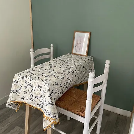 Chez Les Beslonais Homestay *